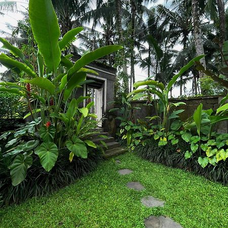 Thani Villa Ubud Exterior photo
