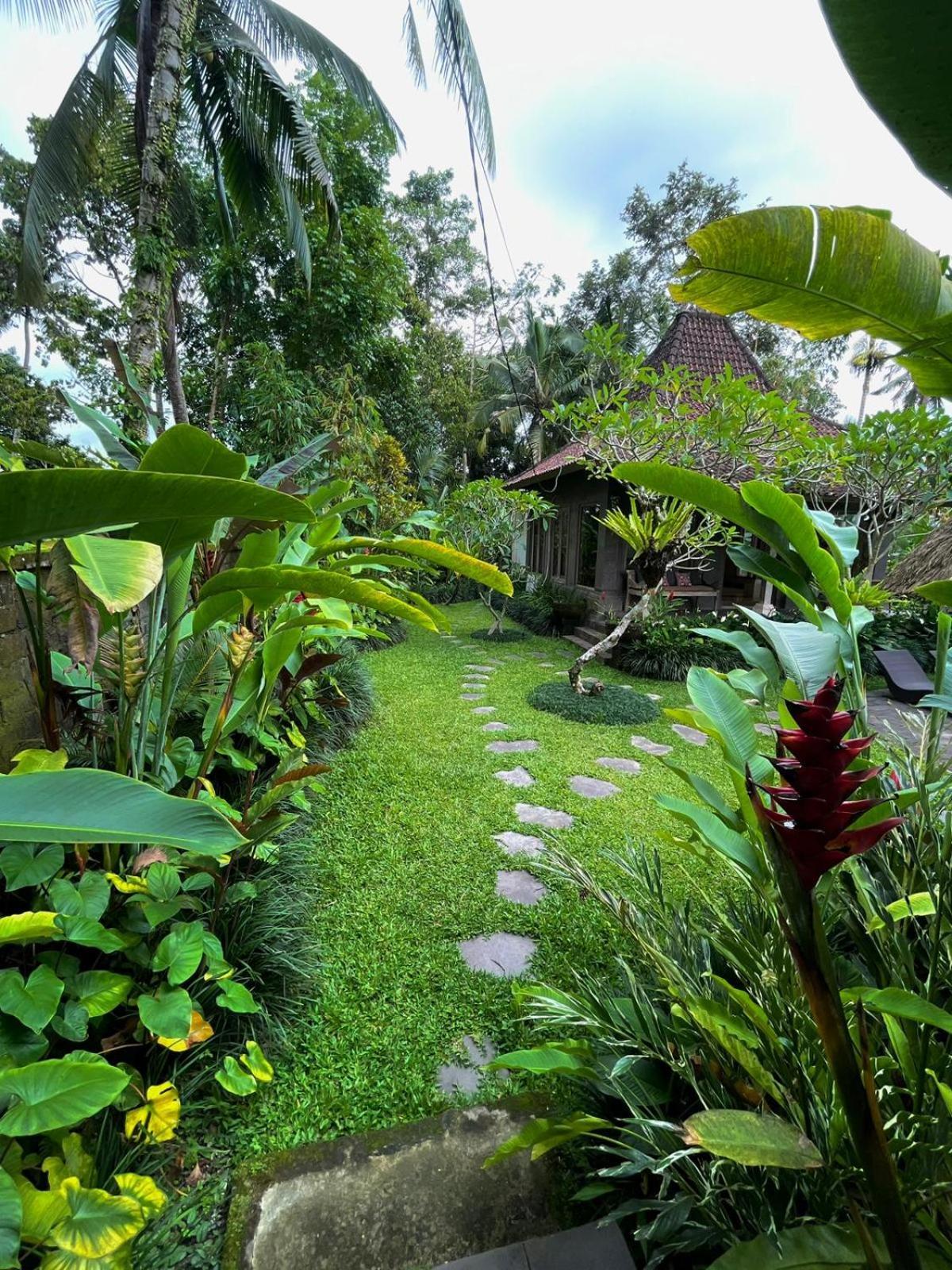 Thani Villa Ubud Exterior photo