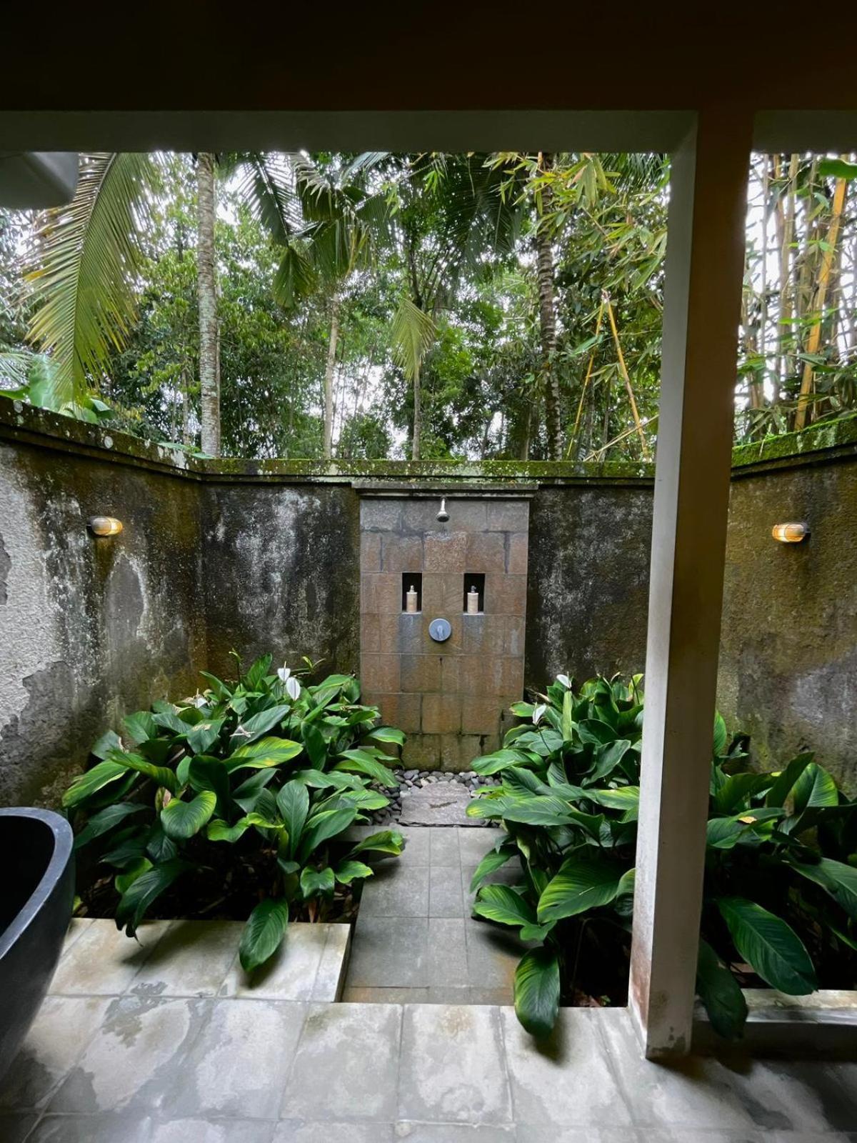 Thani Villa Ubud Exterior photo
