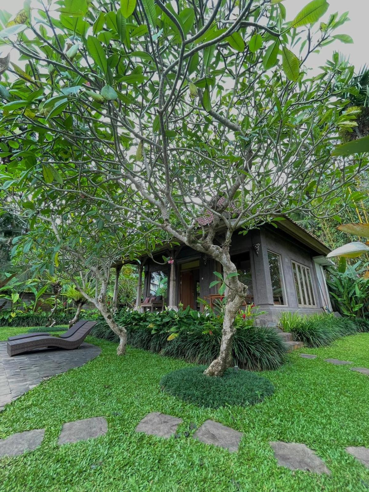 Thani Villa Ubud Exterior photo